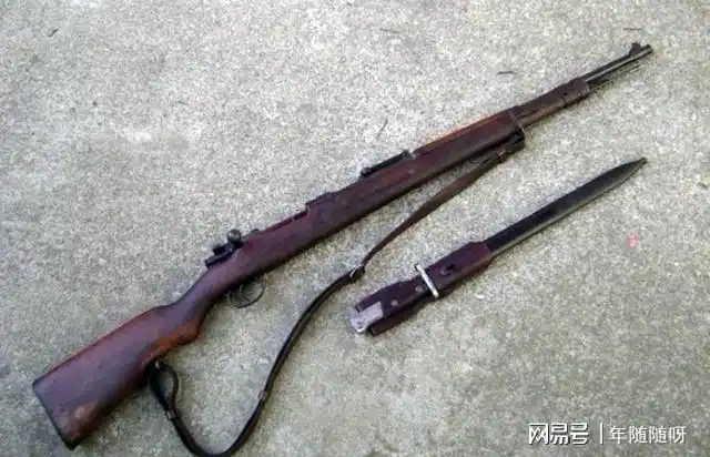 汉阳造研发地并不是在中国,它是德国步枪委员会定型第一款采用无烟