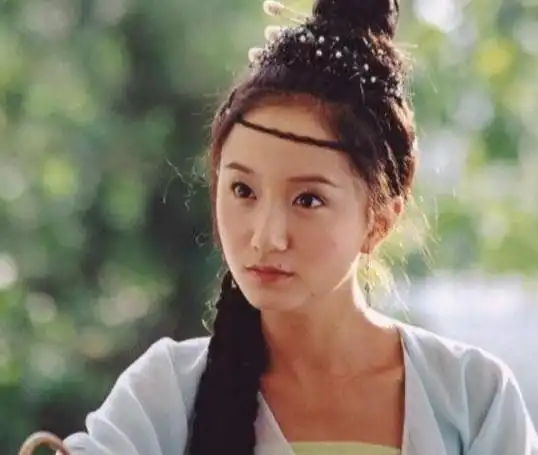 的角色大部分都是娇小天真,古灵精怪的小丫头,《天下粮仓》中的小梳子