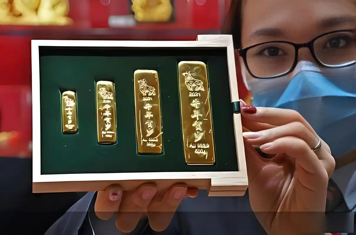 实物金条需要在银行柜台或网上银行购买并领取,需要支付全额款项和