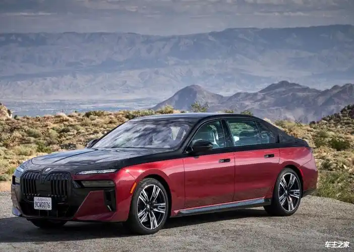 全新宝马7系上市 后排配备悬浮式私人影院 91.9万元起