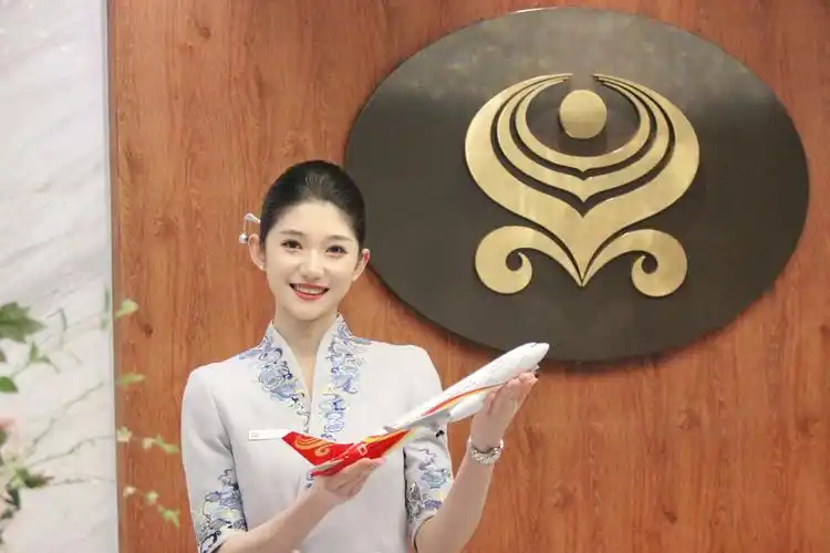 海航地服第四代制服全新亮相