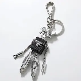 prada普拉达2023新款男士礼物时尚机器人钥匙扣包挂饰2tr102正品