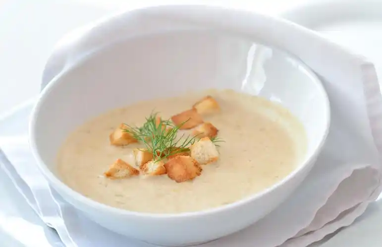 原创法式奶油蘑菇汤,奶香扑鼻的美味,补钙养胃的美食,学会它自己做