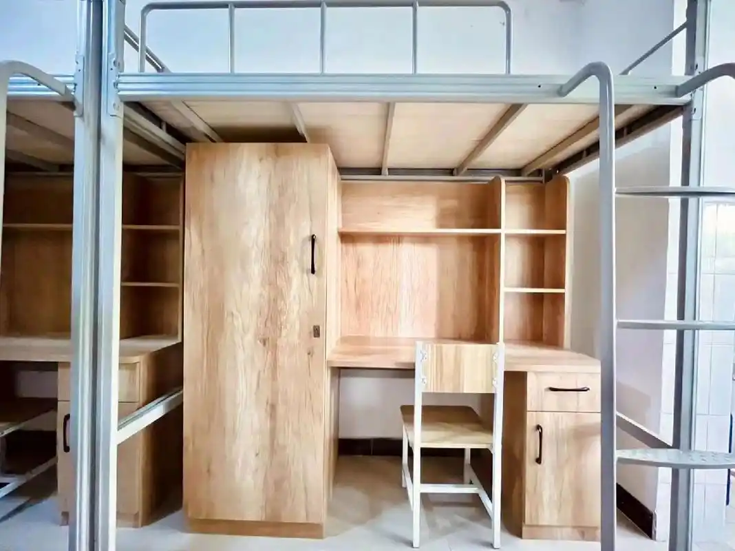 仅限于六人间的宿舍.学校的夕阳也是很好看的