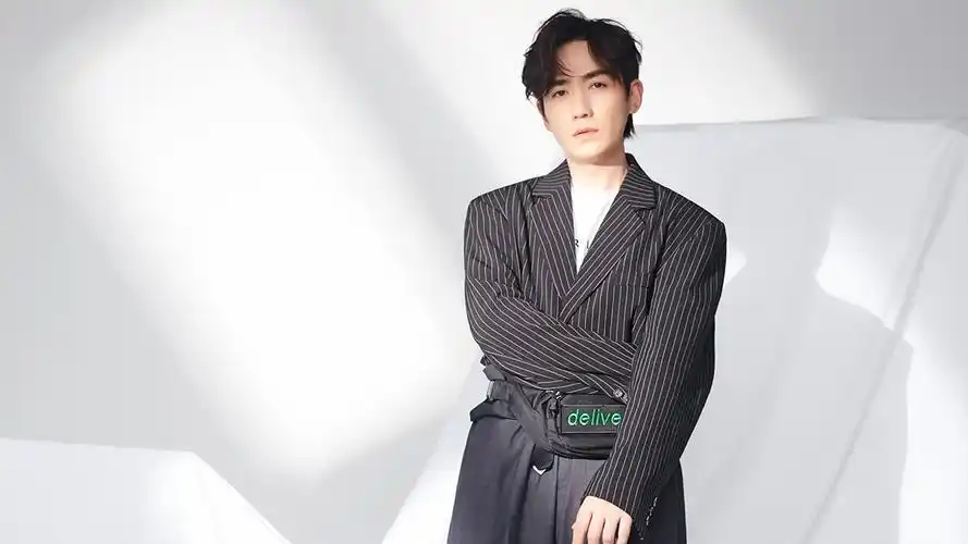 明星 朱一龙 明星风尚壁纸【2】