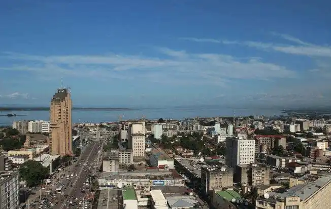 刚果(布)全称"刚果共和国",首都布拉柴维尔.