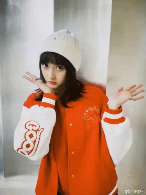 关晓彤晒开工照真的很喜欢晓彤的这个发型