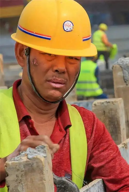 致敬!最美建设者_人民号