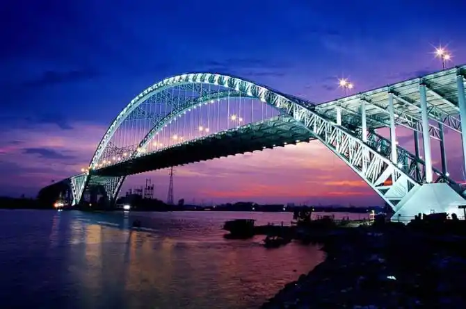 拱圈由两条或两条以上分离的拱肋组成.