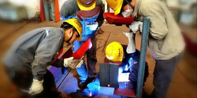 钢结构铆工招聘信息怎么找 铆工350一天在什么网站