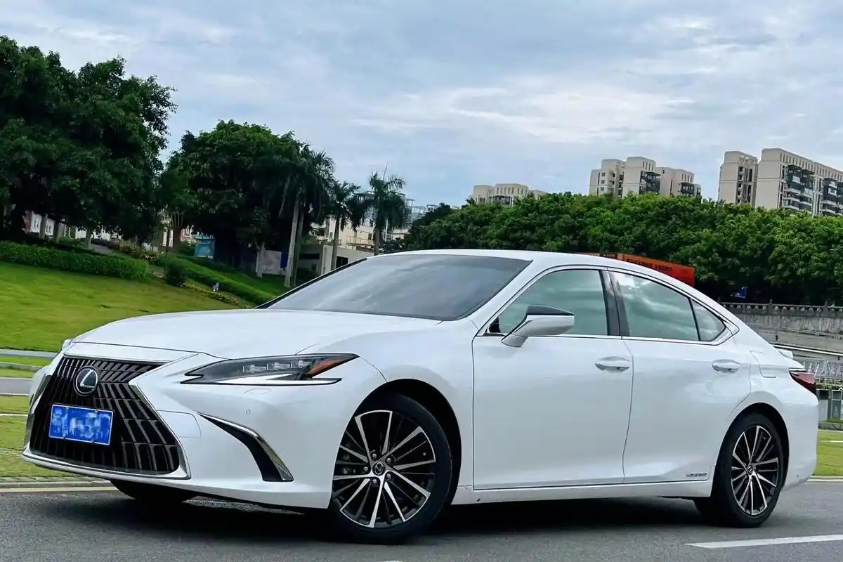 到店 雷克萨斯es300h,21款臻享版,21年上牌指导价39.99万.原版原漆,2.