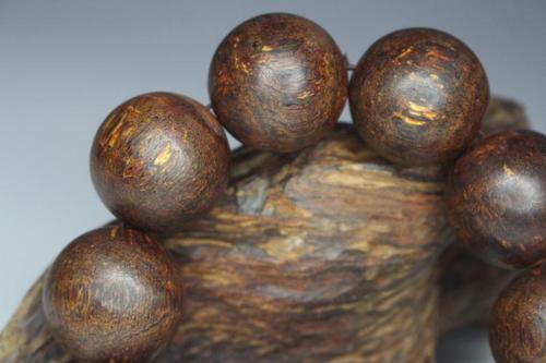 典藏花香暖皂角凉甜降真海南佛珠药膜黄药膜夹层佛珠