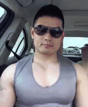 李大湿健身,胸肌抖出新境界!