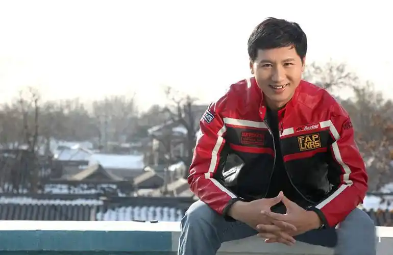 袁文栋图片 央视主持人袁文栋图片