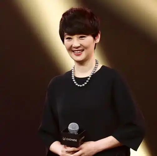 被王志文赶出家门,答应冯小刚终生不育,徐帆才是"人间清醒"