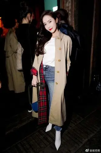 小白鞋穿搭2020秋冬最潮流混搭大半个娱乐圈都在这样穿