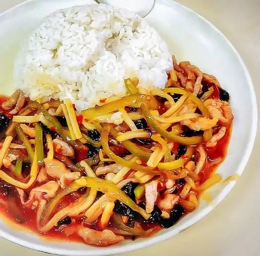 川味鱼香肉丝盖浇饭图片