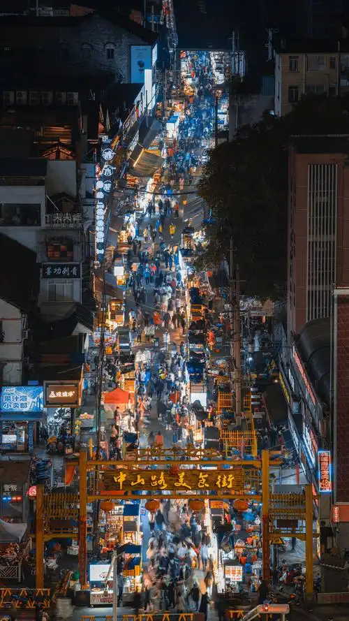 人间烟火气南宁中山路美食街