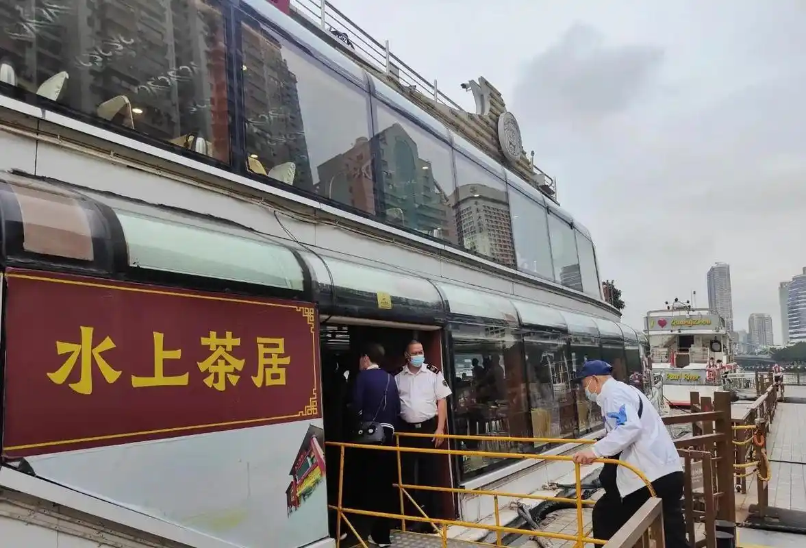 广州早茶# #水上茶居(天字码头) 珠江游与广州早茶的完美结合.