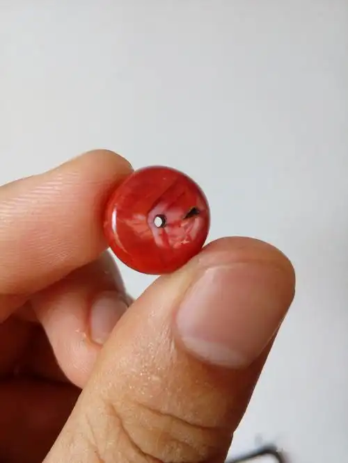 一颗几十年的老南红玛瑙珠子