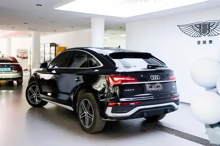 奥迪q5lsportback40tfsi2021款20t自动时尚型国Ⅵ
