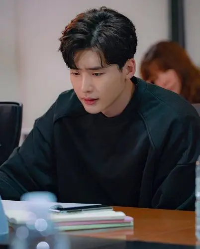 李钟硕新剧《罗曼史别册附录》剧照曝光,果然还是那么帅!