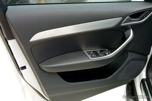 奥迪q3左前门板