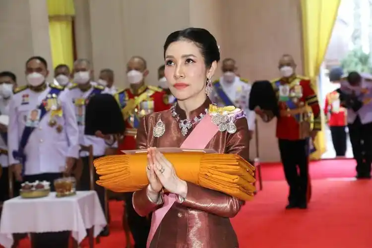 泰国诗妮娜贵妃翻身有望老母亲被泰王授勋章苏提达又有压力了