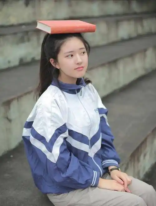 赵露思再扮"初中走红照",眼中天真不在,只剩"满满绿茶"气_照片_时候