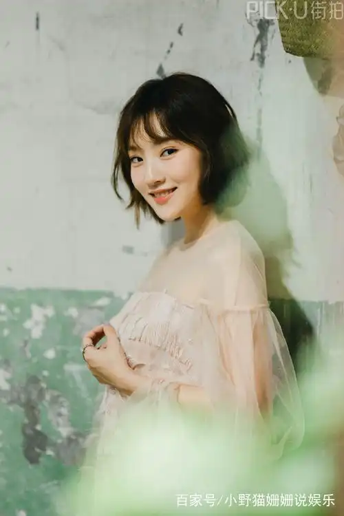 "镜心"小姐姐孙艺宁最新街拍大片,如梦如幻,宛若精灵!