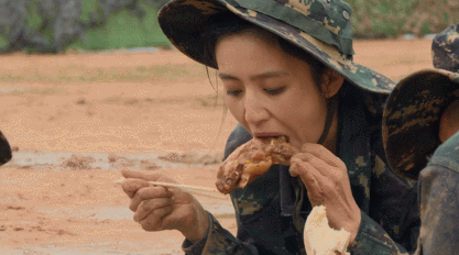 《真正男子汉》开启残酷猎人集训 杨幂竟吃土!