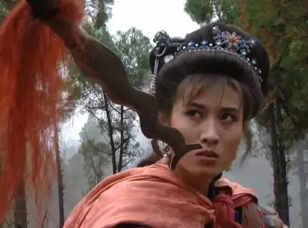 关键时候,林冲出现了,他如同战神一般,不过十个回合就将扈三娘生擒了.