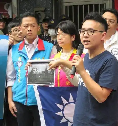 "独派"朝蒋介石灵柩泼漆 国民党青年军直捣其巢穴下战帖