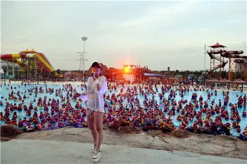 华夏文旅水世界丝路电音派对用美丽点亮丝路古道,用音乐传递丝路精神.