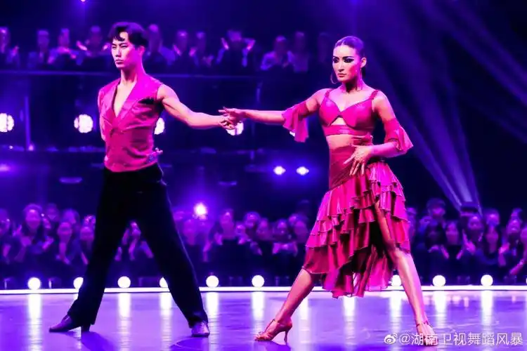 《舞蹈风暴》侯垚庄婷联手马笛贾贾,这个同框我可以看一百遍!
