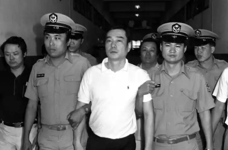 而竹联帮的几位大佬,包括刘家昌,都受到了不同程度的影响,台湾开始了"