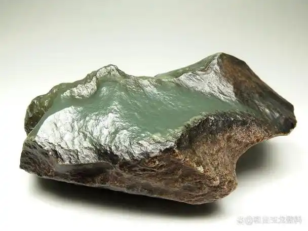 和田玉戈壁料,是大自然的杰作,其形纹,皮色,质地等方面变化丰富,充满