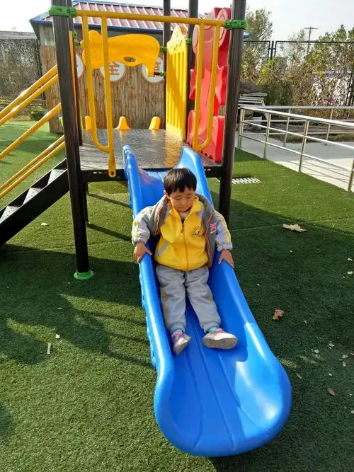 其它 快乐滑梯~~小一班(女生篇) 写美篇 滑梯的正确玩法: 1.