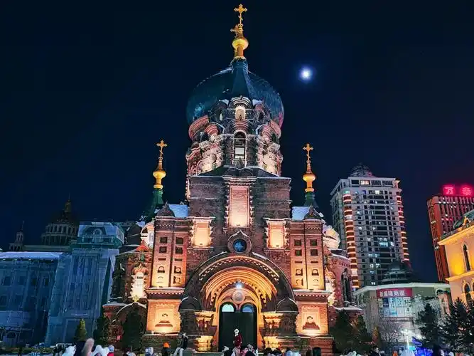 索菲亚大教堂～夜景.哈尔滨索菲亚教堂由俄国建筑师科 - 抖音