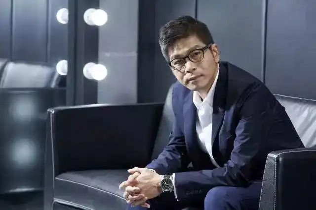 丁伟杰:鸡很活泼,可以每朝叫你起床;鸡很实在,可以成为我们的食粮.