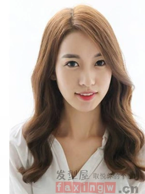 方脸女生烫发设计 时尚显瘦添气质-发型设计