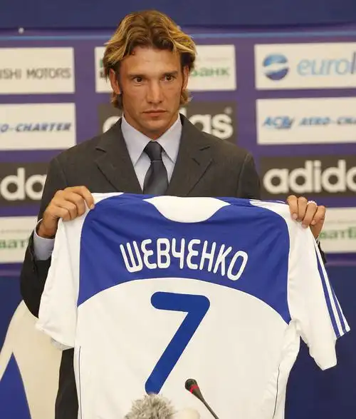 舍甫琴科精选图圣西罗展示金球从小鲜肉到帅大叔魅力不减