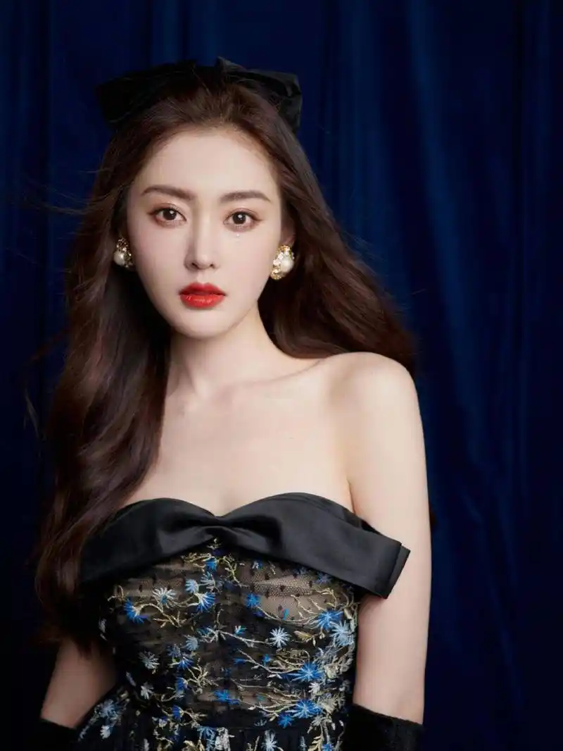 她天使面孔魔鬼身材太火辣