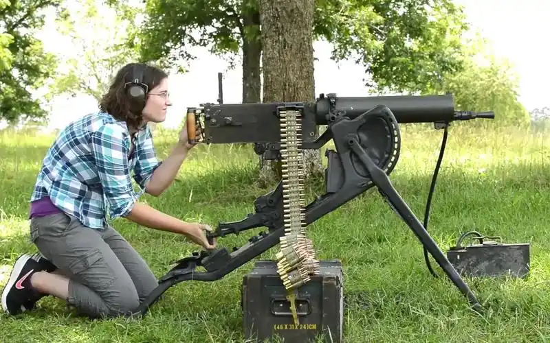 马克沁水冷式重机枪,能持续射击4小时,在中国被称为"赛电枪"_哔哩哔哩