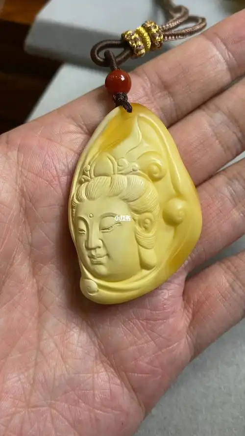 蜜蜡瓷白氧化观音头