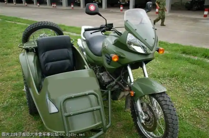 欣赏贴:军用破三轮摩托车