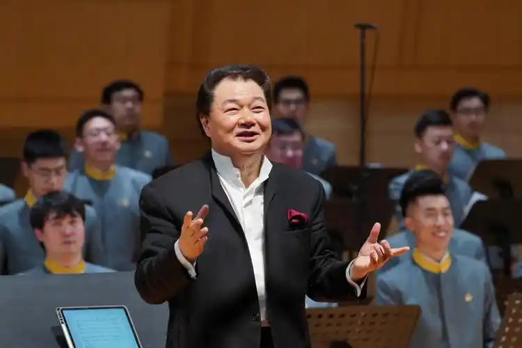 郑健指挥玛斯特男声合唱团《唱支山歌给党听》合唱音乐会上演