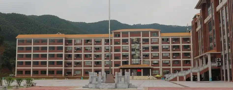 广州珠江职业技术学院2023年在新疆理科专科批招生计划2024高考生参考