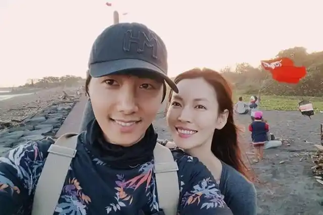 对金素妍一见钟情恋爱7个月闪婚结婚五年无儿无女依旧恩爱