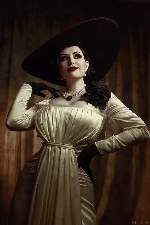 生化危机8蒂米斯特雷库超还原cos 蒂米斯特雷库精美cos 吸血鬼贵妇cos